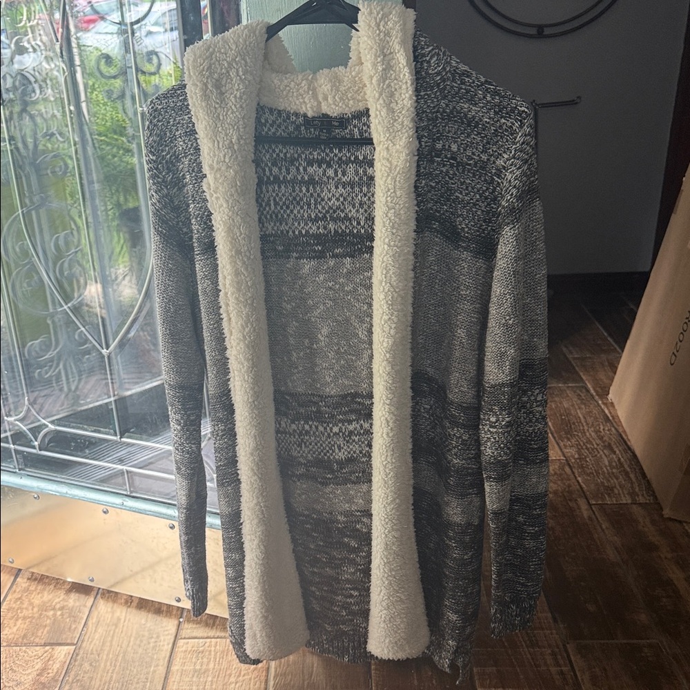 Cozy Gray and Cream Women's Sherpa Sweater Sz M